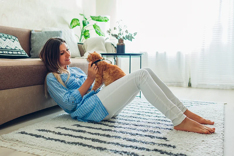 Woman sitting at home with her cat